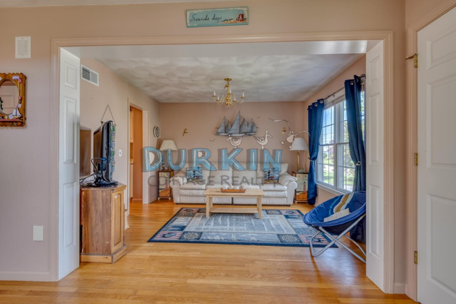 living room - Beautiful home walk from beach!