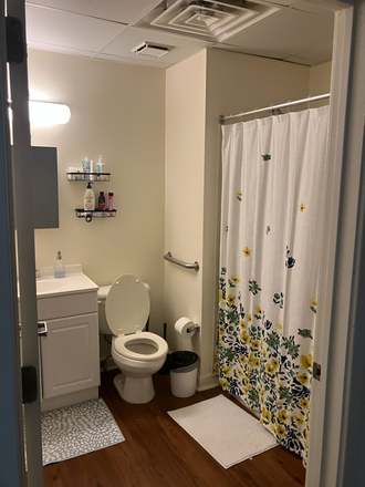 Bathroom - PRIVATE ROOM FOR RENT - MOUNT VERNON NEIGHBORHOOD Apartments