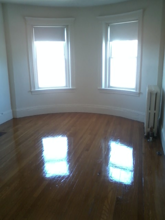 hubrealtyproperties.com - Cleveland Circle fantastic 2 bedroom apartment, with updated kitchen and bathroom