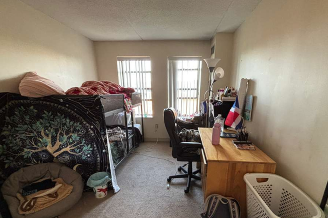  - Harbor Point on the Bay Apartment - Shared housing, two girls to a room