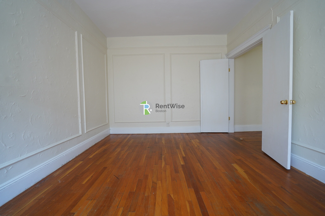 1 - Avail NOW-Awesome 1 bed Split, H/HW inc. NO FEE! Apartments