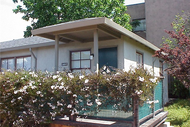 Entrance - Hearst Commons - Studio Townhouses with decks, loft beds and parking close to BART & campus bus