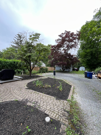 Large Back Yard with Free Parking for All the Tenants - Rooms in shared home-Washington Rd-Princeton