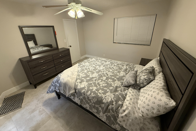 2nd Bedroom Angle 2 - Walking Distance (0.2 mi/4 min walk to NSU medical campus) 2bd/2bath Located Across the NSU Dental