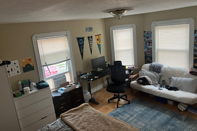 2nd Bedroom - Tufts/  Spacious Home Near Tufts – Ideal for Roommates!