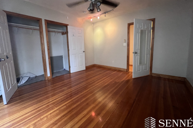 1 - Lovely 2.5 bed/1 bath apartment in a multi-family house