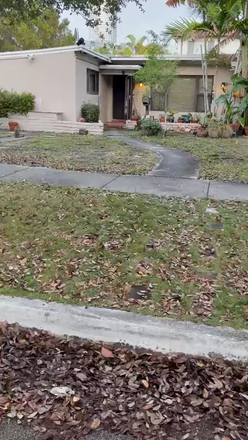 House and Bedroom tour video. - Room in House in the Roads section near Brickell Area.