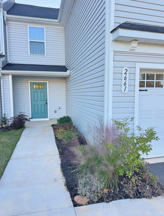 Outside Street View - Modern Townhome Near Liberty University | 3 Private Rooms + Bonus Den