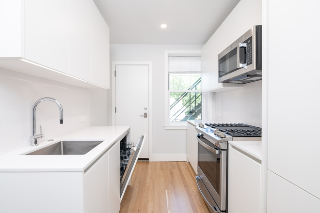 - - Renovated 2BR Apartment in Prime Cambridge Location – Available 06/01