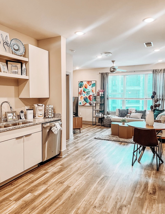 Fully furnished kitchen - Union Chapel Hill Apartments