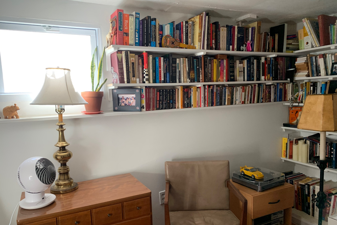 Reading area. - Furnished cozy, clean bedroom close to Tufts/Harvard Apartments