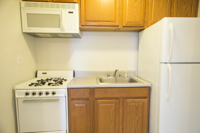 Kitchen - 104 Kent Terrace Apartments