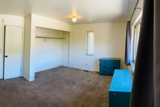 Bedroom - Campus Townhouses