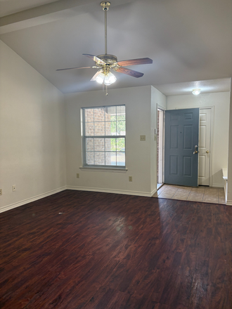 Living Room - Spacious 3 Bed/3 Bath Duplex in South College Station - Convenient to Texas A&M