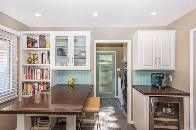 Nook - Beautiful Upgraded 4 BR House in Safe Neighborhood Within Walking Distance to Campus