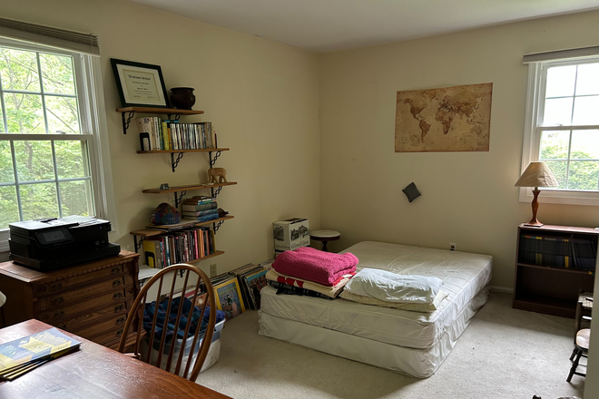 bedroom - Private room with bath, 6 miles from campus