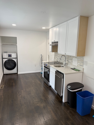 Main Kitchen - Renovated Studio - 5 minutes drive to Campus