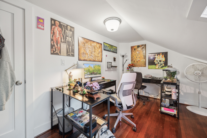 Bedroom - 4800 Berwyn Rd - Right next to Lidl and Minutes from UMD House