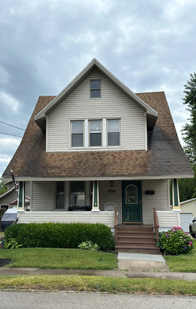 Front view of house - Private home- two bedrooms available - house shared with 1 other person - 1.6 miles Erie Campus