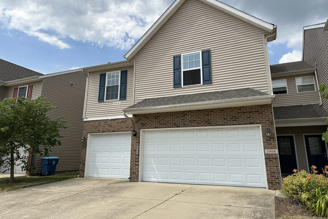 Outside street view - 4 Bedroom / 3.5 Bathroom House (Single Rooms)