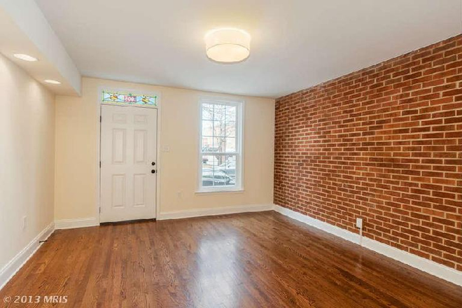 living room - ONE block SAFE walk to Johns Hopkins Hospital. 3 Bedroom 2 Bathroom Townhome