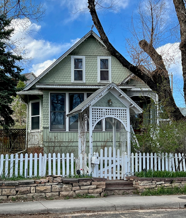 Exterior - Charming Victorian house near campus