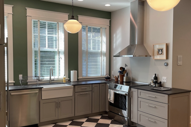 Kitchen - Fully Furnished ADU for Spring Semester Apartments