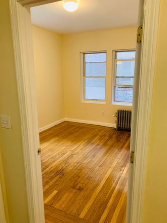 bedroom1 - 1 Bedroom Split / 1 Bathroom with Heat and Hot Water Included near campus available 9/1/26!! Apartments