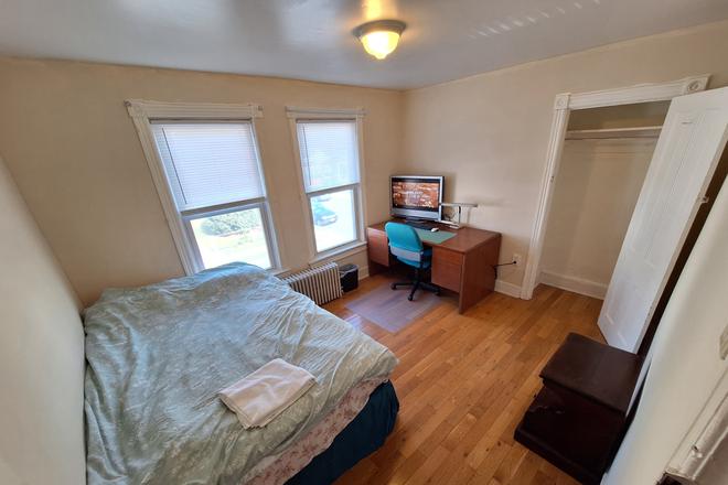 Furnished Bedroom - Furnished room in shared home-N.Olden Ave-Ewing