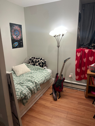 Bedroom - Bedroom in a 5 bedroom 3 bath apt with nice roommates ($1500, available may-august 2026)