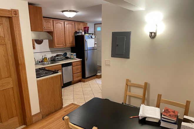 Call NOW for showings! 617-236-8600 - GARDEN ST - X-LRG MODERN DUPLEX 4BR ON BEACON HILL FOR *9/1/2026* W. 2.5 BATHS, H&HW INC, EIK, DW!