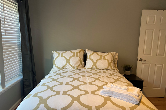 Back Bedroom with Queen Size Bed - 2 BR/1.5 BTH Townhouse Near Univ. of Baltimore Downtown