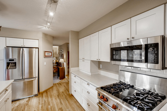 Kitchen - Large 5BR Boulder Home by gorgeous Wonderland Lake & Luckys Market