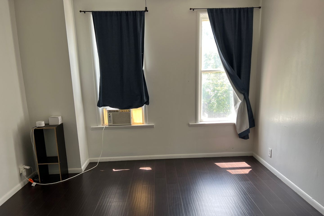 Bedroom - Huge Spacious Private Guy Room in Avenues - only 1 roommate