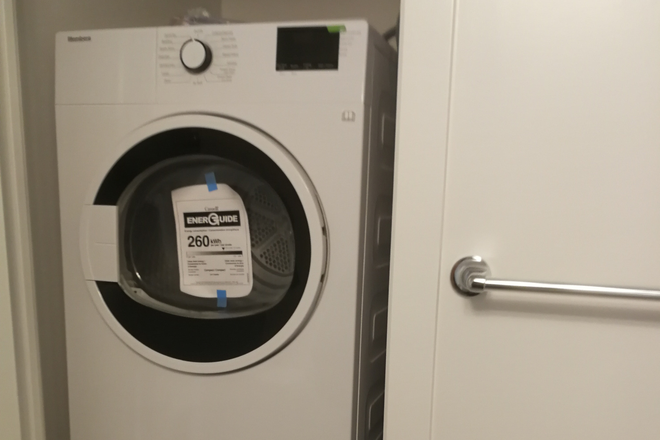 WasherDryer - Furnished Britt condo bachelor/studio one year term rental September 1st