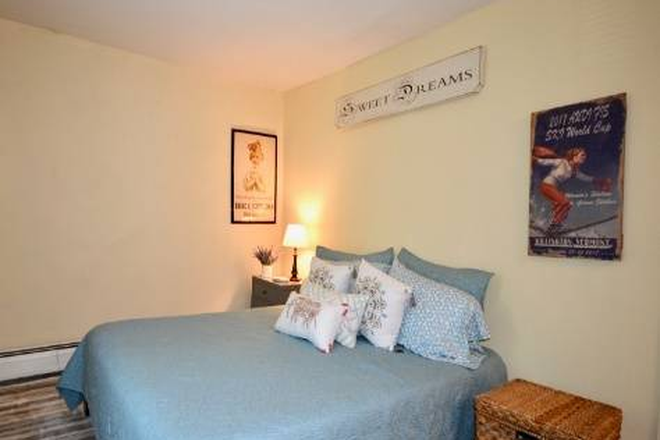 Bedroom - Charming Three Room Efficiency Apartment