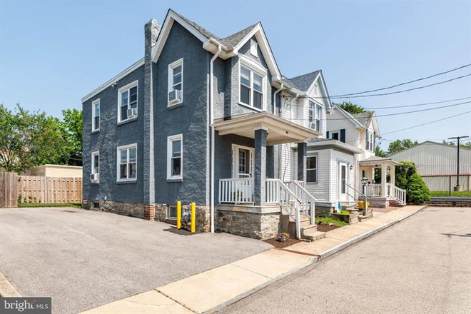 Ouside - APPROVED STUDENT RENTAL