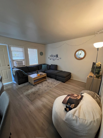 Living Room - Affordable 2 Bedroom Apartments Near The CU Engineering Center