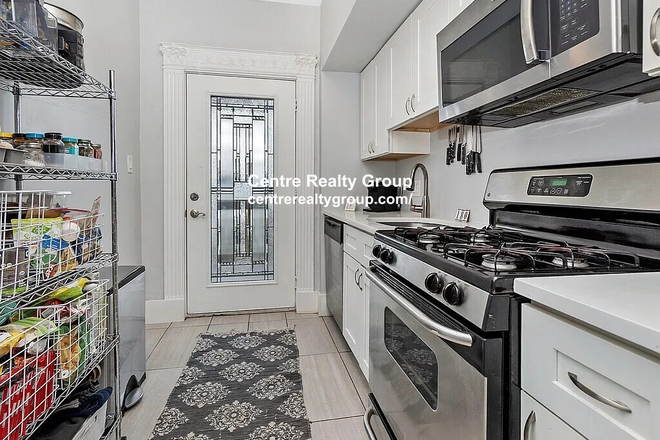 kitchen - 3 Bed 1Bath in Mission Hill Apartments