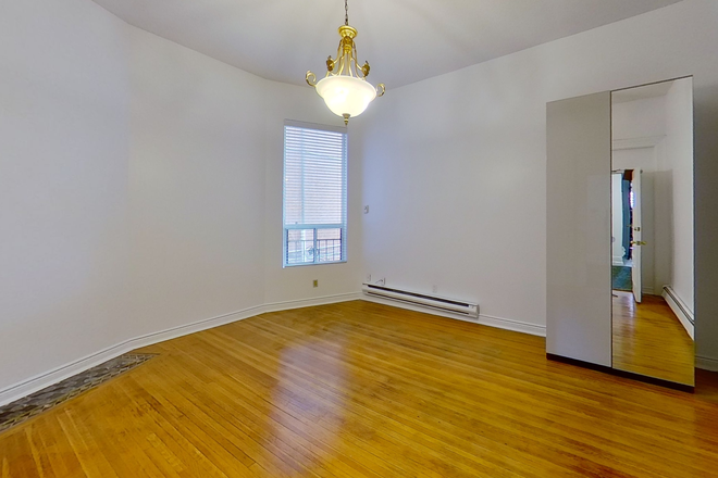 Bedroom - 103 Spadina Road #2: Large private room in a certified rooming house