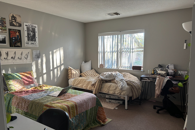 Bedroom (left side will be the one subletted) - Harbor Point Apartment