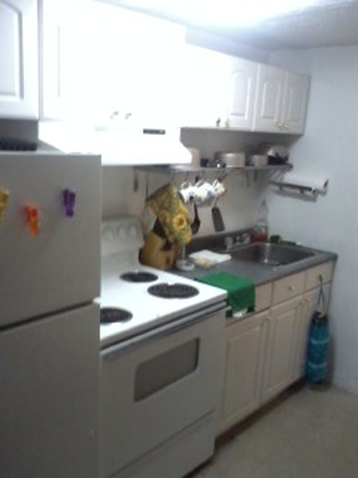 hubrealtyproperties.com - Beautiful and spacious garden level studio, with new appliances Apartments