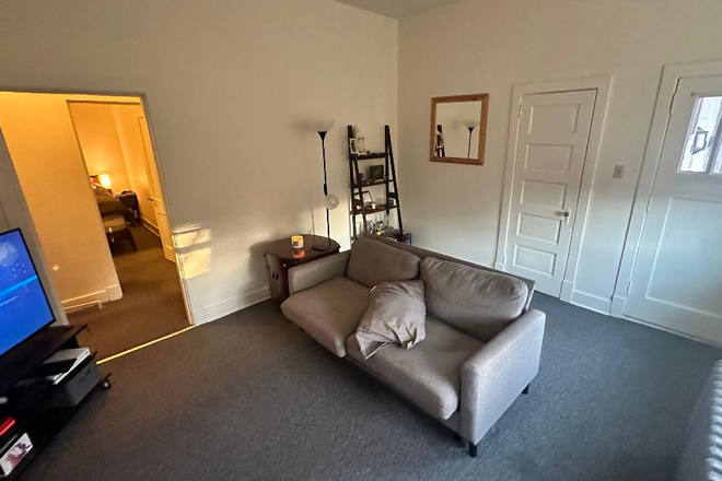 Living room - 5863 Nicholson Street - 2 Bedroom - Squirrel Hill Apartments