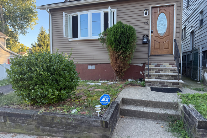 Front Entrance - Welcome to your new home! Beautifully maintained 3-bed, 2-bath house