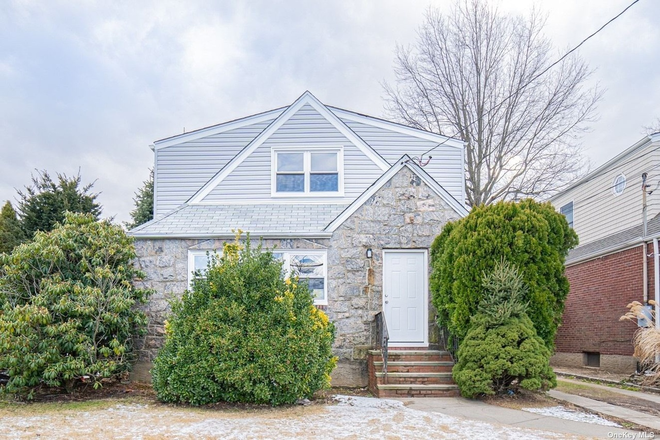 View of house - Totally renovated home, open floor plan. Close to Hofstra & Adelphi - plenty of parking!