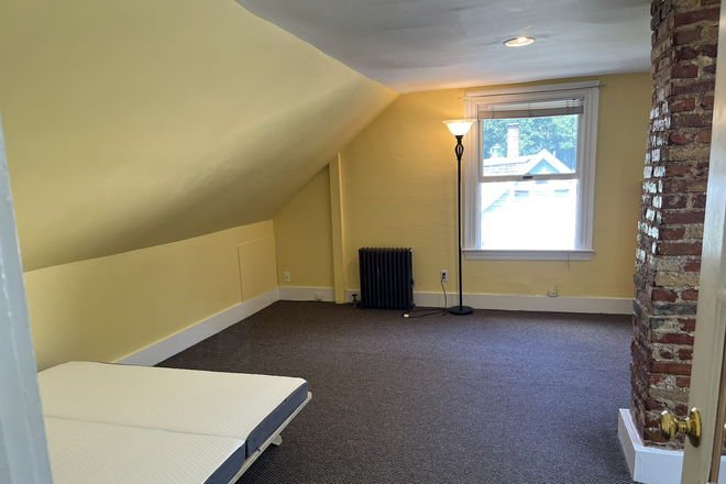 Bedroom - 2 of 3 pictures - 1Bed1Bath MagazineSt - MemorialDr Cambridgeport:$1650/month (heat, water incl)