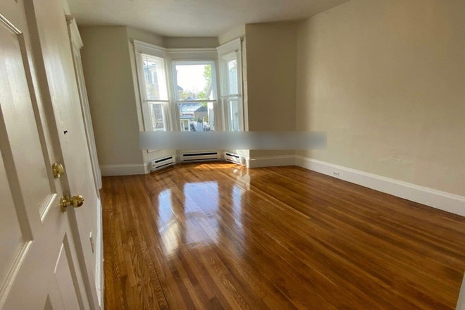 - - No Broker Fee!! Close to Campus! Renovated 1 bedroom 1 bathroom Apartments
