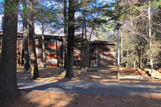 Outside complex - Woodhaven 2bd Aug. 1st !! Need last minute housing ?