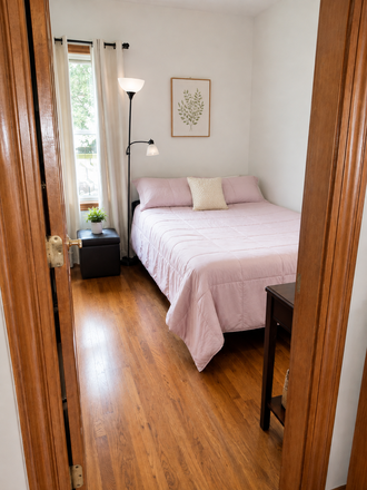 Furnished bedroom - Furnished Bedroom + Separate Private Office in Somerville