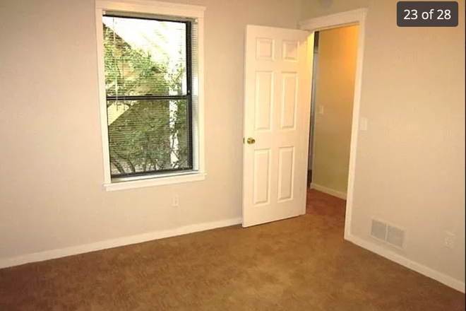 Bedroom - Spring sublet 2026!!! 1 bedroom available in 4 bedroom unit, 10 minute walk to campus! Apartments